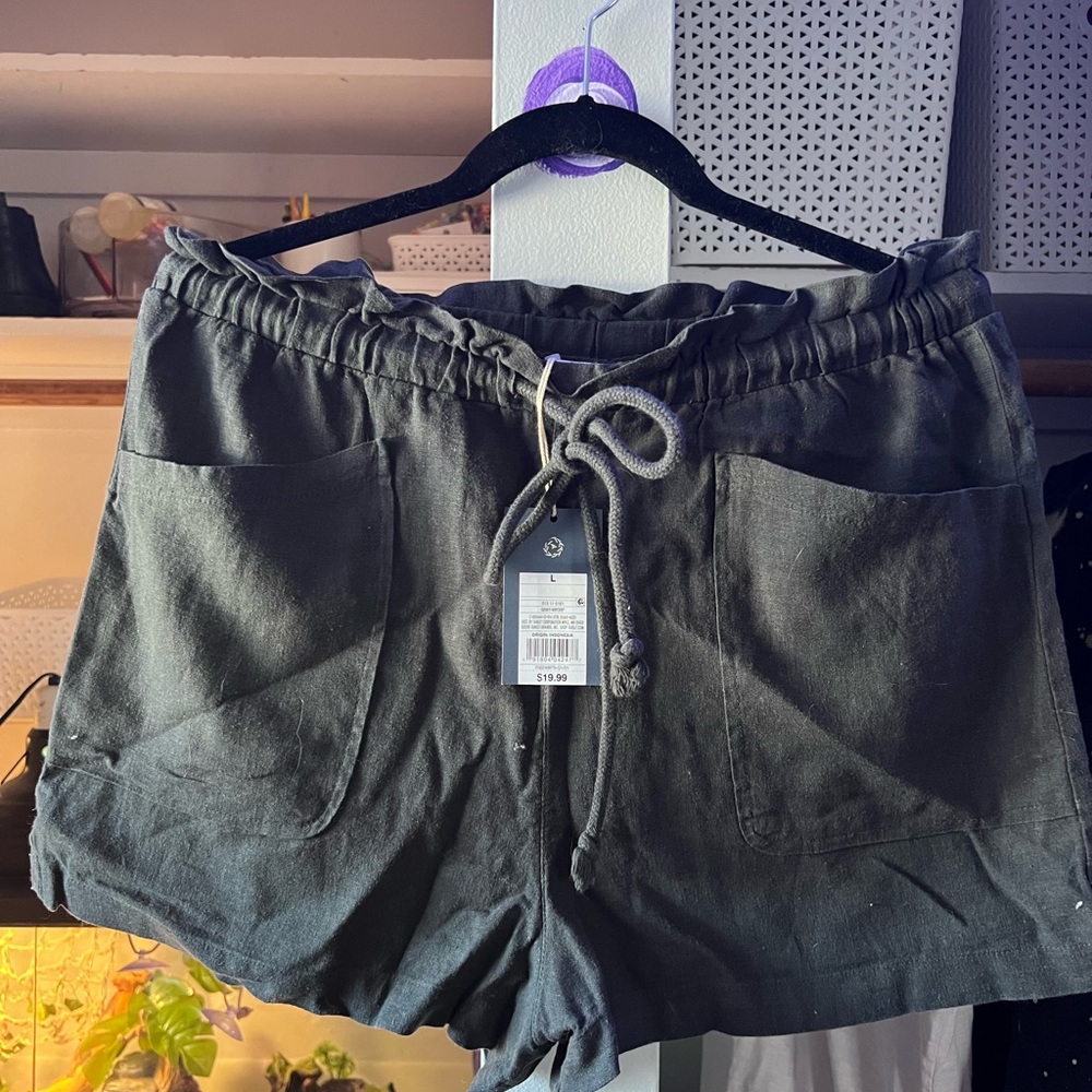 GRAY shorts with pockets